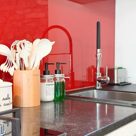 Rock, & - Stylish Steps From The Como