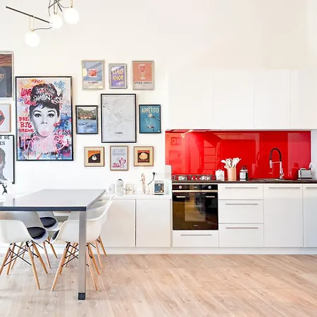 Rock, & - Stylish Steps From The Apartman Como