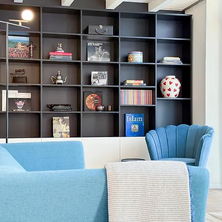 Rock, & - Stylish Steps From The Como