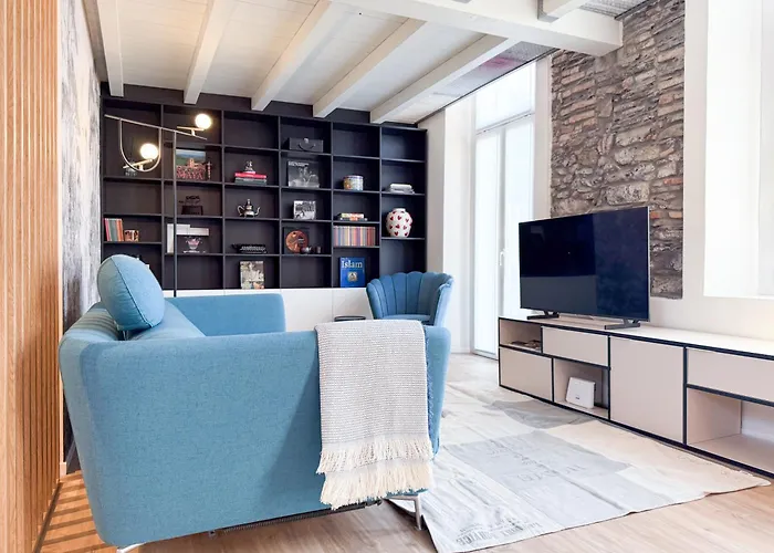 Rock, & - Stylish Steps From The Como