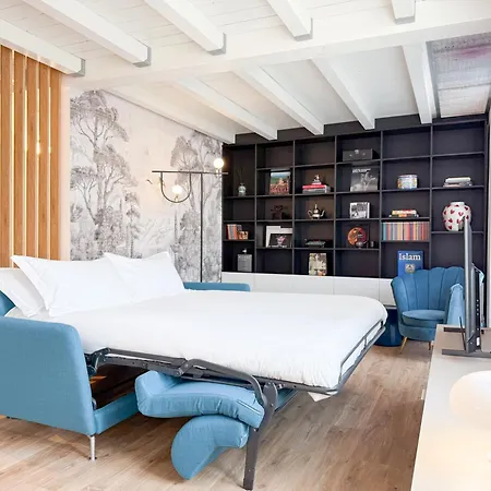Rock, & - Stylish Steps From The Apartment