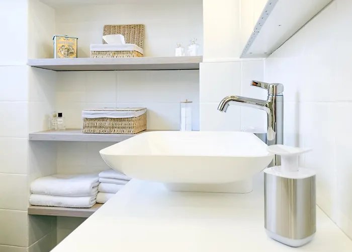 Apartment Rock, & - Stylish Steps From The Como