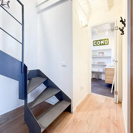 Rock, & - Stylish Steps From The Côme